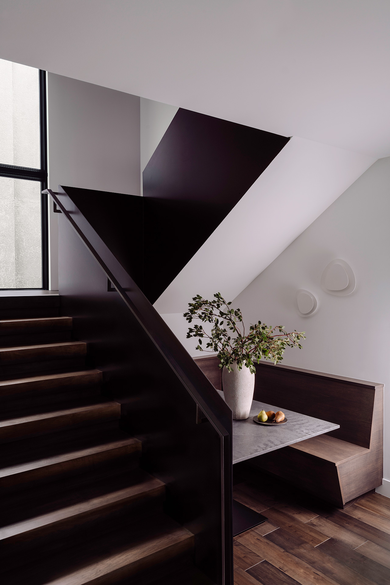 Bde-Maka-Ska_Breakfast-Nook_Stairs_DSC8986