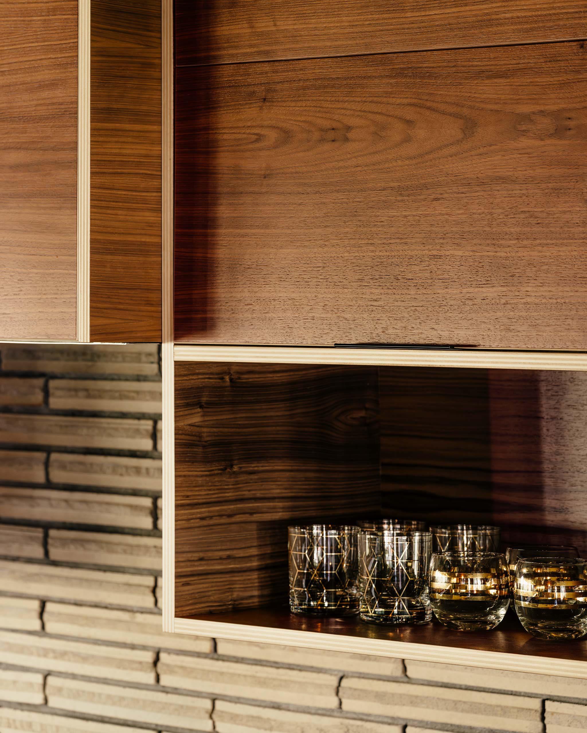 Cabinet_Glasswear_4x5_DSC4058_WEB