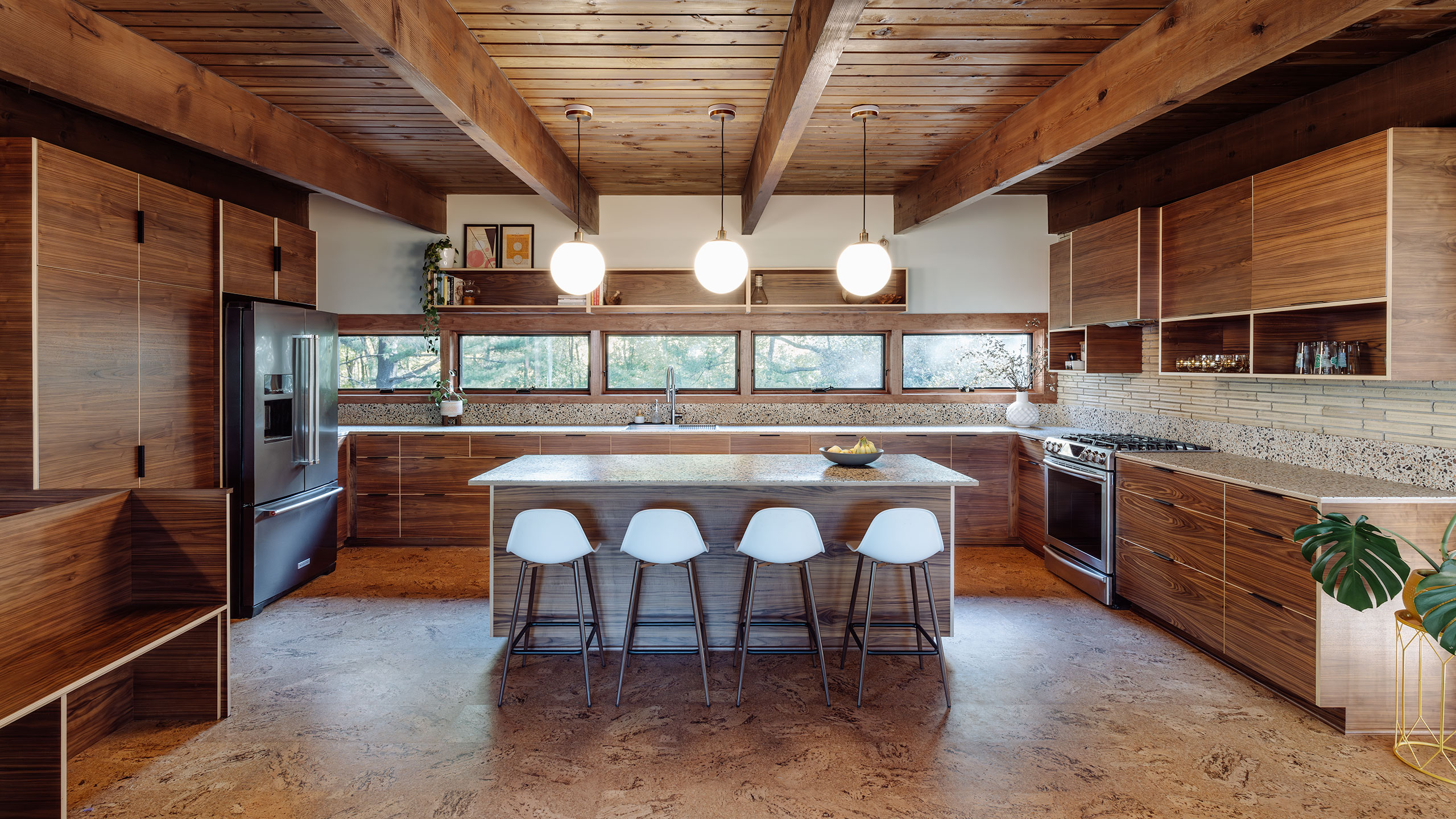 Kitchen_Wide_Straight_16x9_DSC3872_WEB